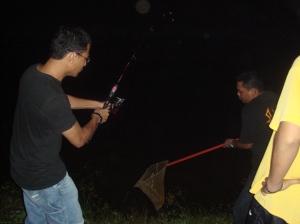 Lagak penggemar memancing malam